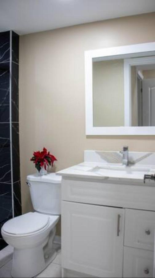 Riz Khan Peaceful Mississauga Home Buitenkant foto
